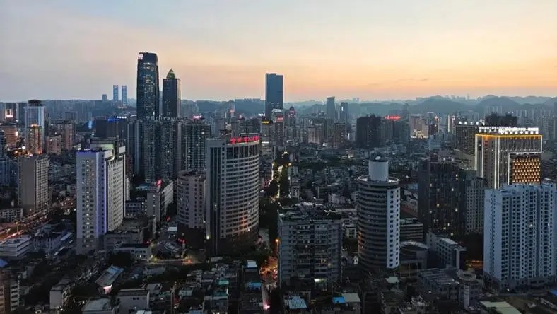 美国签证加收250美元，考验谁的“诚信”？