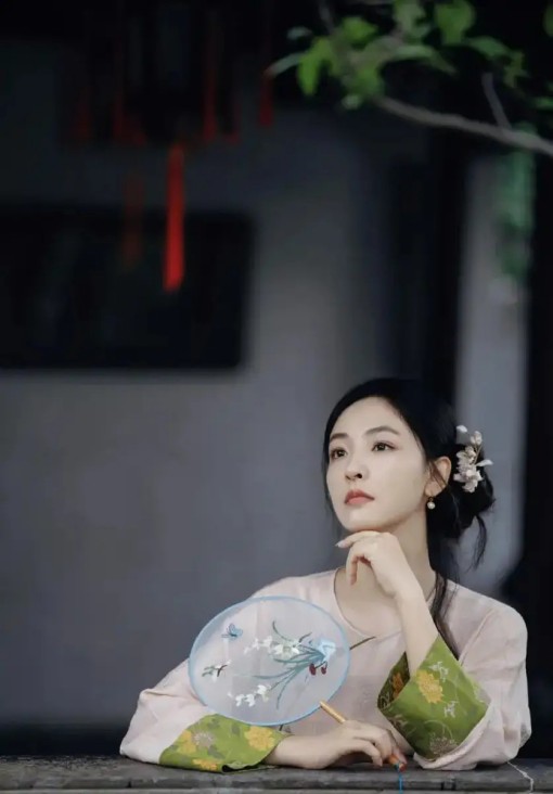 排骨羽绒服，围剿波司登