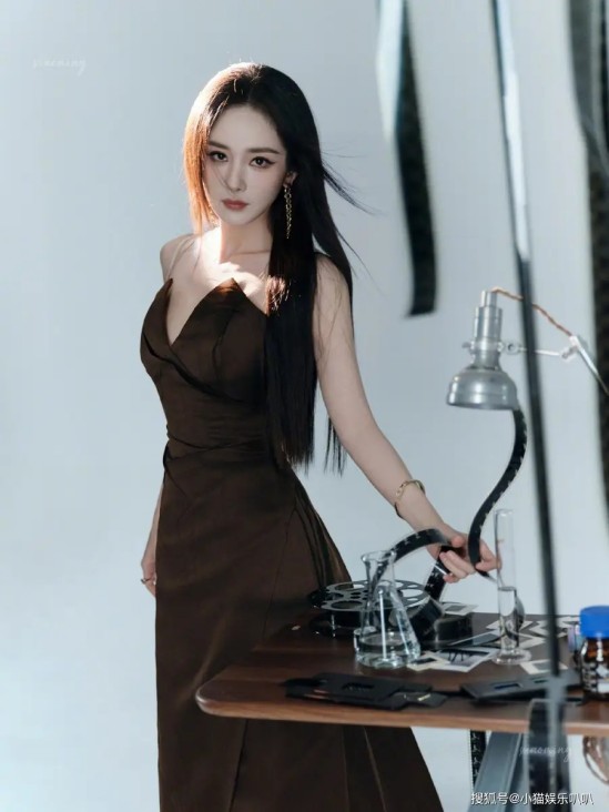 陈赫春节不发钱发作业！屋内乱糟糟堆满物品，穿长裤子都拉拉地了！真实育儿观曝光