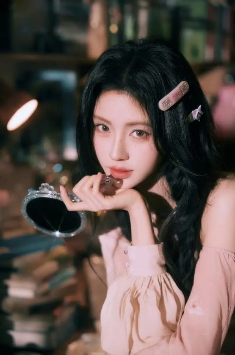 吴佳尼回应儿子赴韩当练习生：不是铺路，是“劝退式体验”