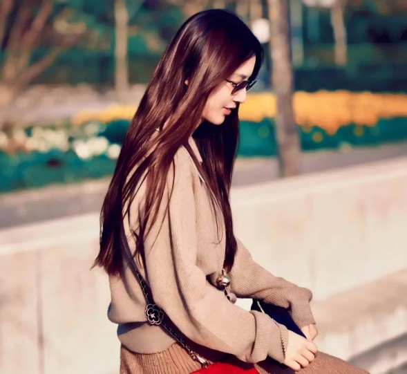 宋慧乔都戴老花镜了？44岁状态越来越差，近照翻车被吐槽像老奶奶